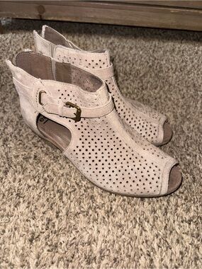 Women's Earth shoes size 7w